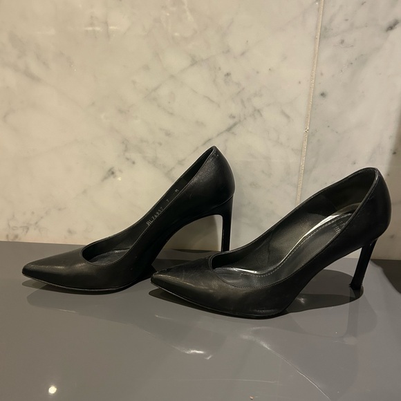Stuart Weitzman Black classic Pointed Heels - Picture 2 of 5